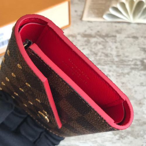 l0*is-V*t0n-wallet-51